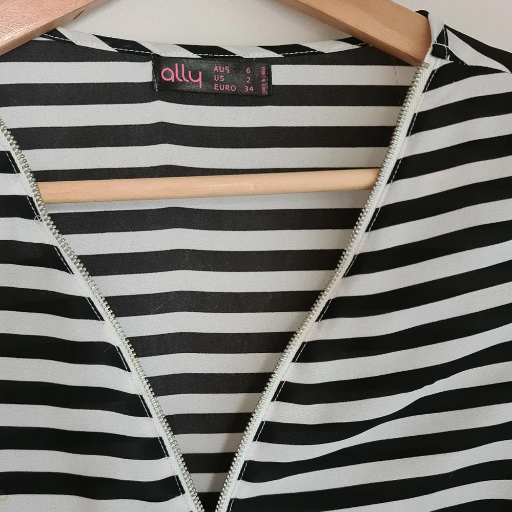 Black White Striped Top Shirt Blouse Longsleeve - Picture 3 of 4